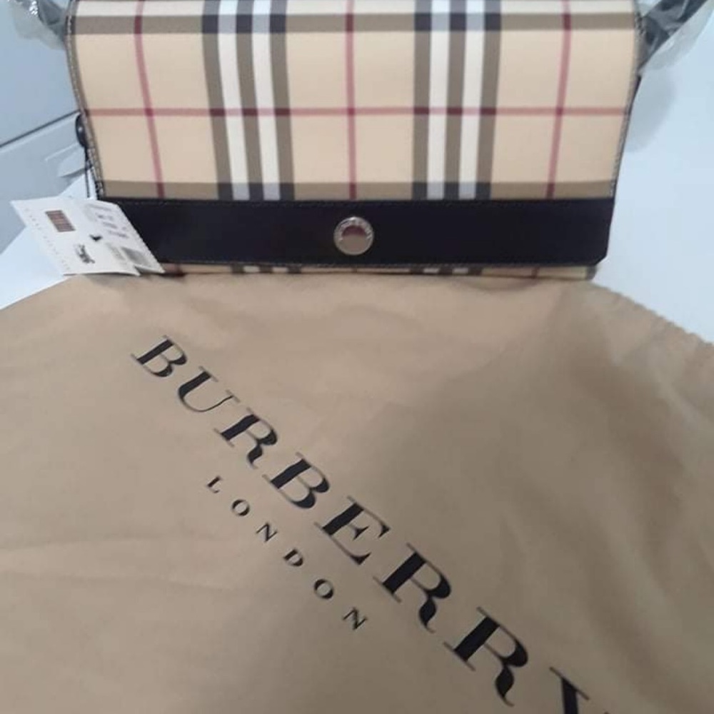 Burberry purse